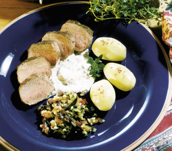 Gegrillte Lammrückenfilets mit Oliven