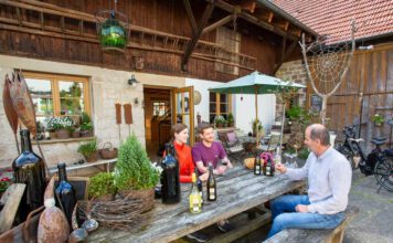 Zeit für Genießer in Franken: Federweißer, Tauberschwarz, Streuobst und Sträubla