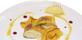 Crêpes gefüllt mit Grand-Marnier-Schaum und Orangenfilets © Heinz Winkler