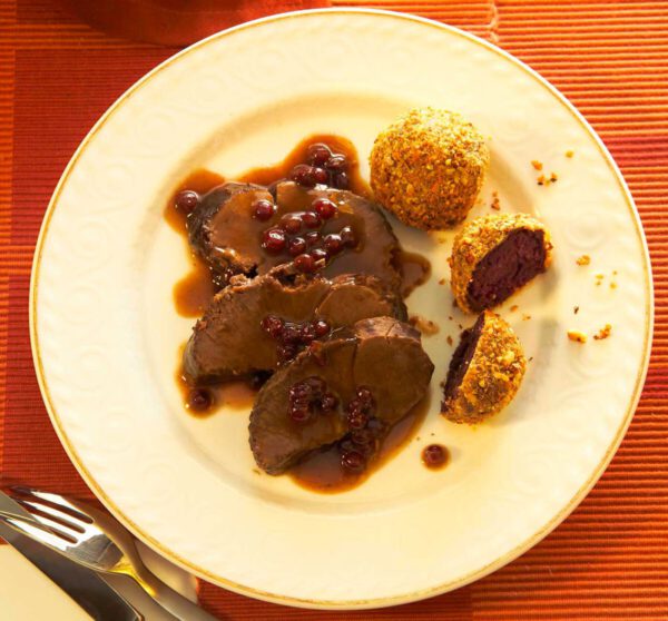 Johann Lafer: Sauerbraten vom Reh mit Preiselbeersauce