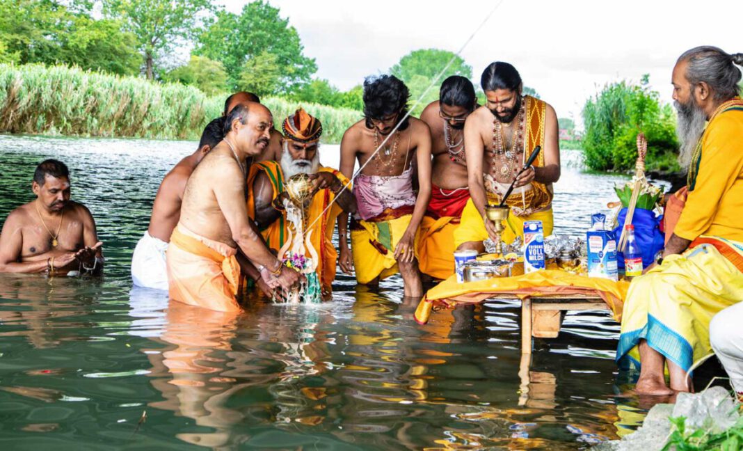 Hamm / Westfalen: Sri-Kamadchi-Ampal-Tempel - fast wie am Ganges