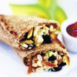 Mexikanische Burritos mit Mandel-Bohnen-Füllung