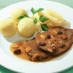 Rheinischer Sauerbraten mit Schwarzwurzeln und Mini-Kartoffelklößchen