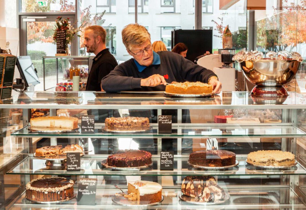 Gemeinsam die Welt besser backen: Leckere Kuchen von Oma und Opa