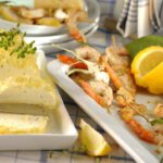 Zitronenbutter oder Kräuterbutter zu Seafood & Dorade mit Grill