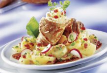 Roulade mit Krautfüllung und Kartoffelsalat