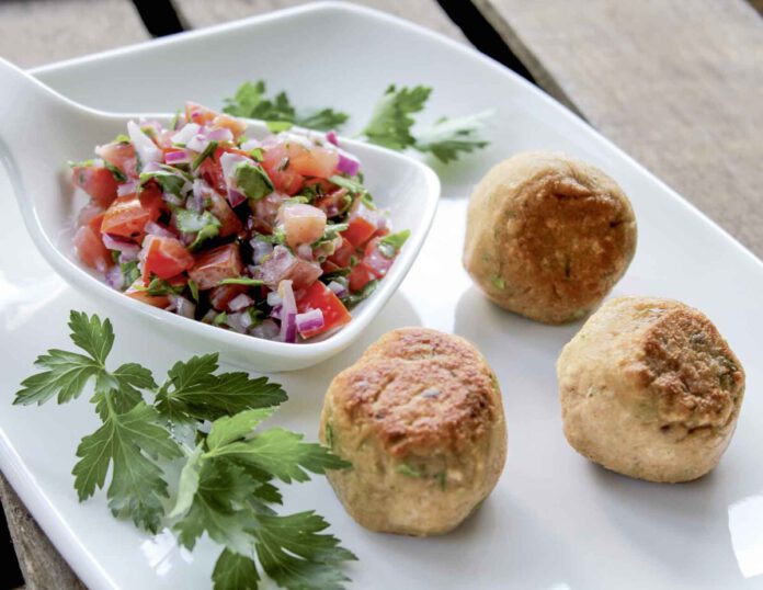 Maca-Falafel mit Petersiliensalat