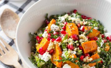 Quinoa-Chia-Salat mit Grünkohl, geröstetem Kürbis und Zitronen-Vinaigrette