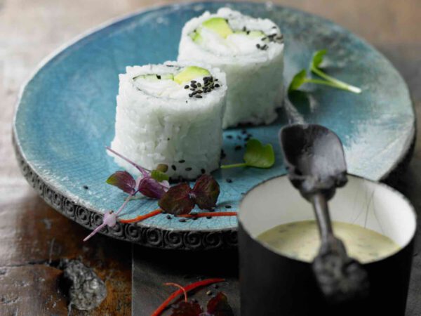 Backfisch Sushi Roll mit Tempurateig und Chiliremoulade