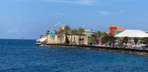 Blue Sky, blue Sea, blue Curaçao …