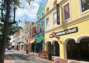 Blue Sky, blue Sea, blue Curaçao …