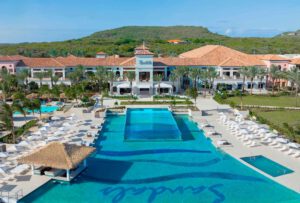 Blue Sky, blue Sea, blue Curaçao …