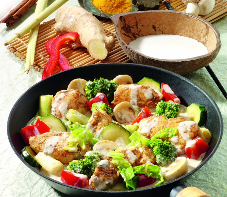 Hähnchen in Kokosnuss-Sauce „Thai Curry“ - genießen und reisen