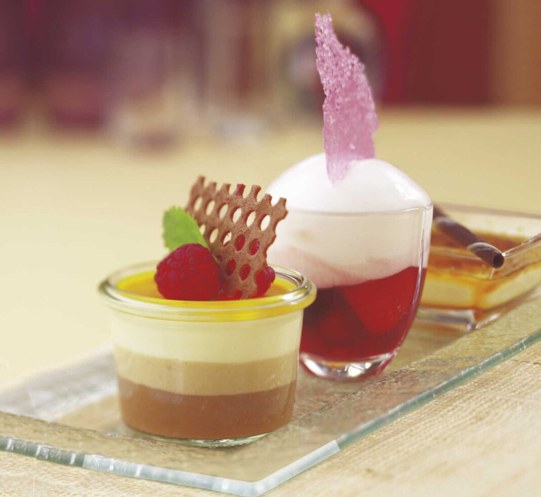 Johann Lafer Dessertvariationen: Dreierlei Mousse - Beeren-Gazpacho ...