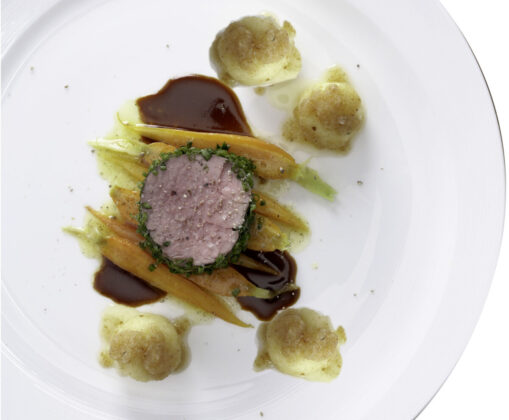 Johann Lafer: Pochiertes Kalbsfilet im Kräutermantel auf Vanille ...