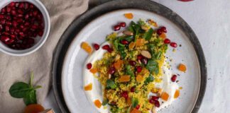 Curry-Couscous Salat mit Mandeln und Aprikosen