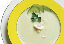 Garnelen-Gurken-Suppe geeist, mit Shrimps