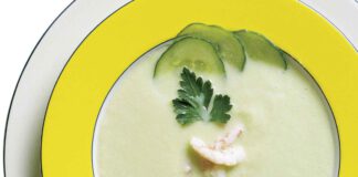 Garnelen-Gurken-Suppe geeist, mit Shrimps