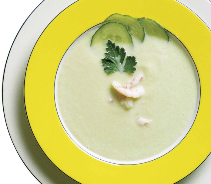 Garnelen-Gurken-Suppe geeist, mit Shrimps