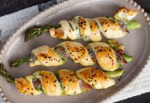 Blätterteigstangen mit grünem Spargel und Schwarzwälder Schinken, foto Schwarzwälder Schinken