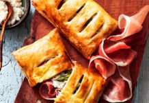 Blätterteigtaschen mit Spargel, Käse und Parmaschinken, foto Cons.Parma
