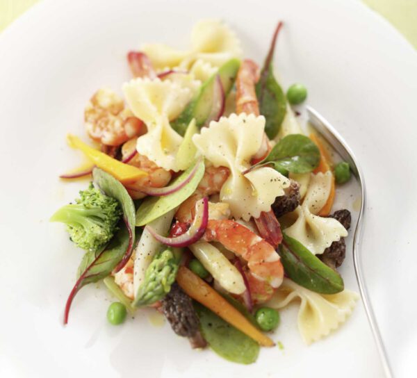 FARFALLE_SALAT_Lafer Farfalle Salat mit Sommergemüse und gebratenen Garnelen, foto Lafer