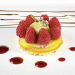 Sommerliche Pfirsich-Tarte, Schaum von Himbeeren und Noilly Prat, Zitronen-Thymian-Sorbet, foto Noilly Prat