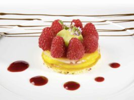 Sommerliche Pfirsich-Tarte, Schaum von Himbeeren und Noilly Prat, Zitronen-Thymian-Sorbet, foto Noilly Prat