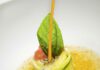 Mediterrane Gemüseroulade in gelierter Tapioka-Tomaten-Consommé und Tomaten-Relish foto Noilly Prat