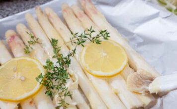 Weißer Spargel in Alufolie gegart, foto Das grüne Medienhaus