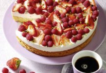 Erdbeer-Himbeertorte Sommertraum foto Wirths PR