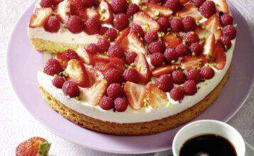 Erdbeer-Himbeertorte Sommertraum foto Wirths PR