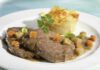Berner Sauerbraten „Suure Mocke“, dazu Kartoffelgratin mit Gstaader Bergkäse, WH 1/10