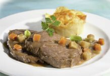 Berner Sauerbraten „Suure Mocke“, dazu Kartoffelgratin mit Gstaader Bergkäse, WH 1/10