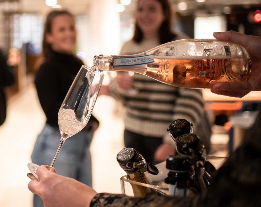 6 Flaschen Prosecco DOC: Wollen Sie prickelndes Vergnügen gewinnen? Foto Prosecco DOC
