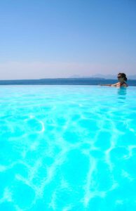 Swimming Pool: Hellblau – dunkelblau – pool-blau! foto Müssig