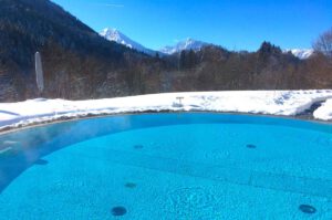 Swimming Pool: Hellblau – dunkelblau – pool-blau! foto Müssig